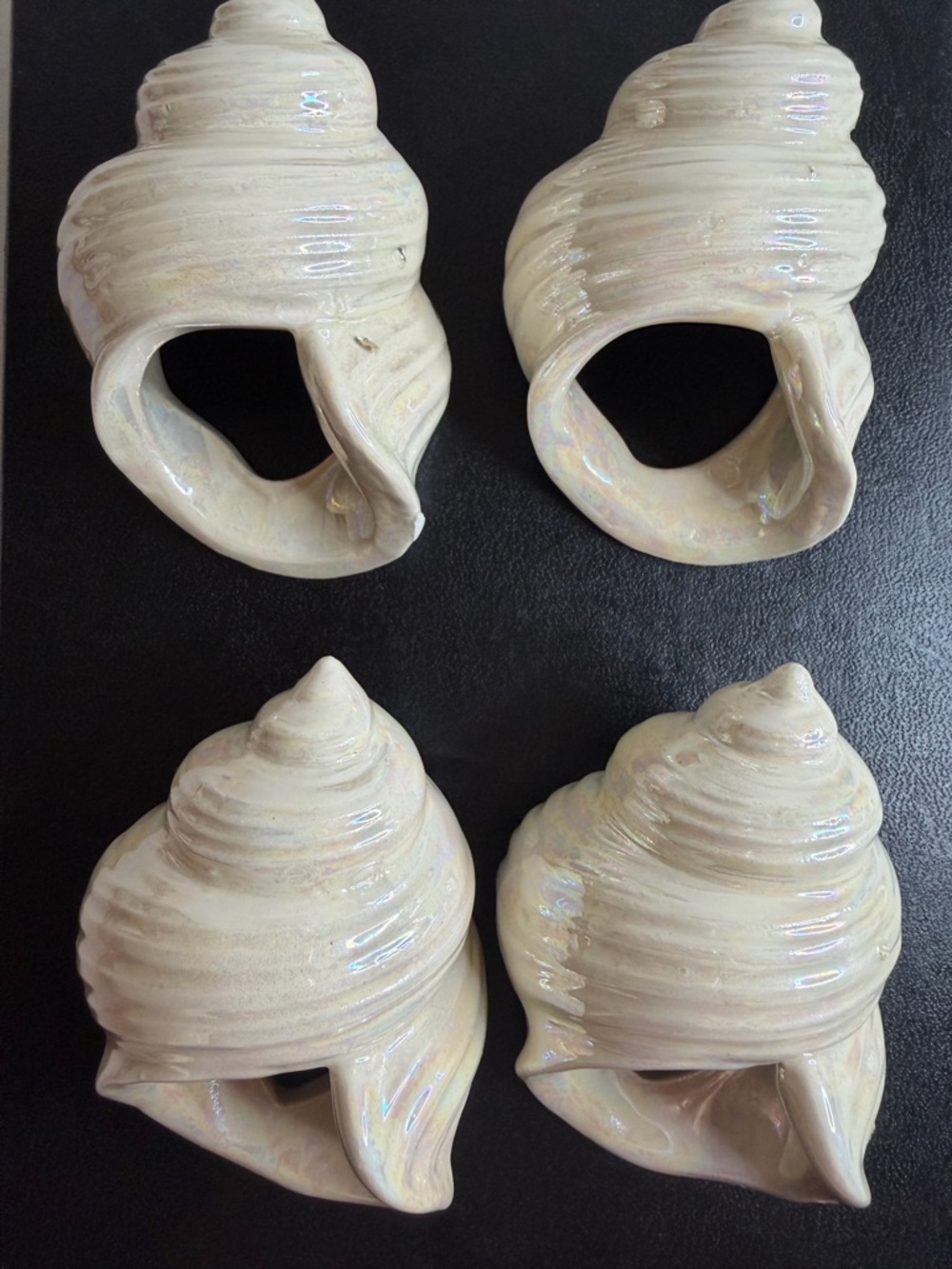 Set Of 4 Conch Shell Shaped Napkin Rings Cream Shimmer Ceramic